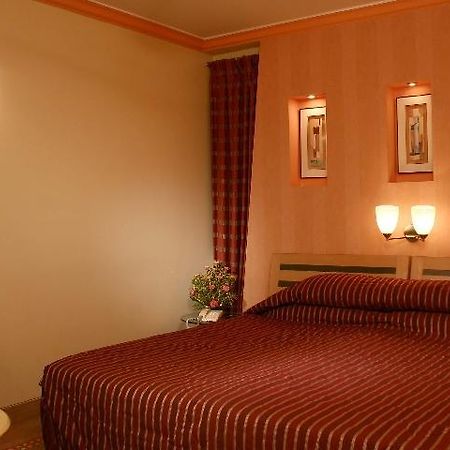 Celebrity Boutique Hotel Hyderabad Phòng bức ảnh